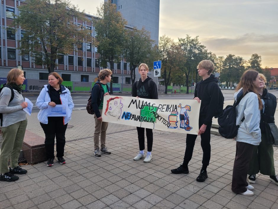 Klaipėdoje – gausus pedagogų streikas