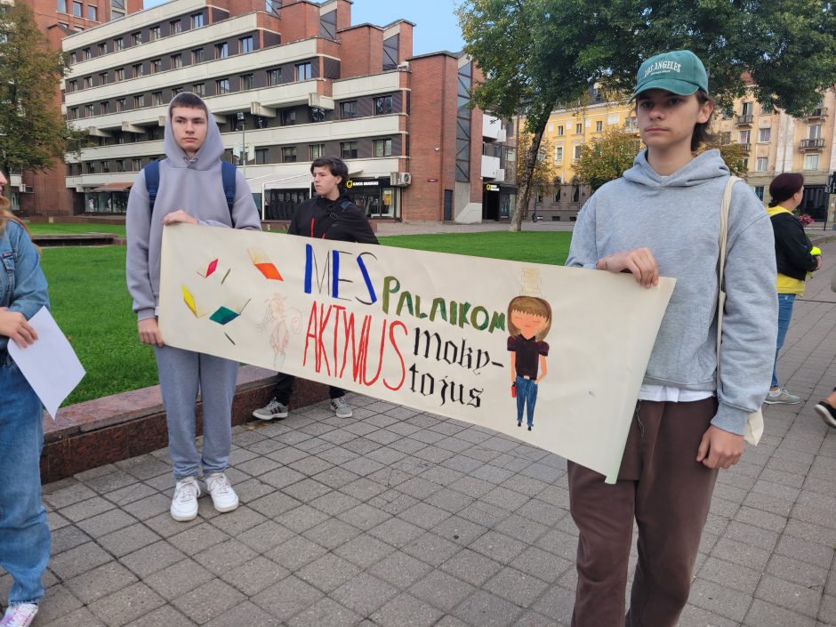 Klaipėdoje – gausus pedagogų streikas