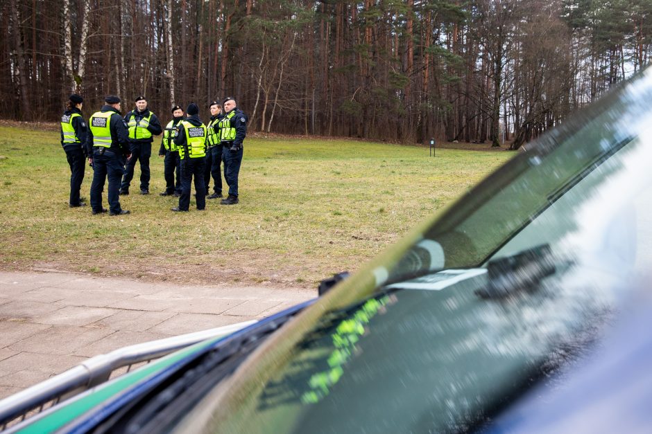 Galimai pagrobto vaiko paieška: apklausiami liudininkai, „šukuojama“ įvykio vieta