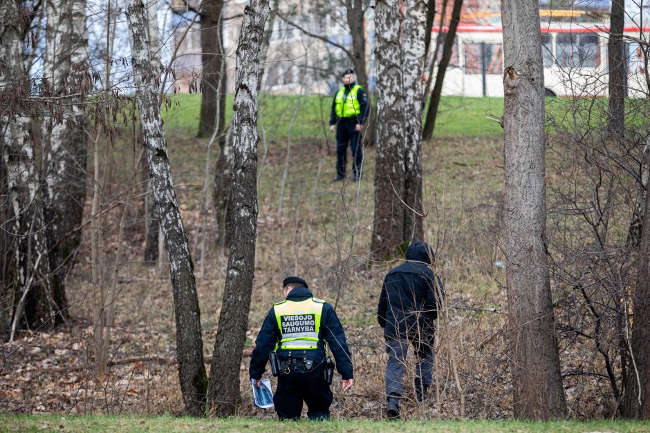 Galimai pagrobto vaiko paieška: apklausiami liudininkai, „šukuojama“ įvykio vieta