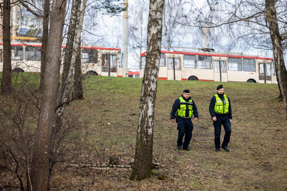 Galimai pagrobto vaiko paieška: apklausiami liudininkai, „šukuojama“ įvykio vieta