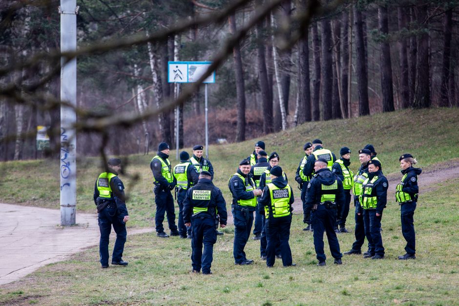 Galimai pagrobto vaiko paieška: apklausiami liudininkai, „šukuojama“ įvykio vieta