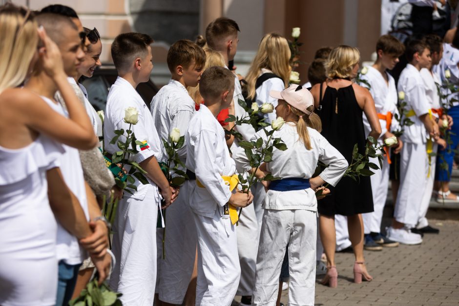 Kaskadininkas D. Petrikauskas vedė savo mylimąją