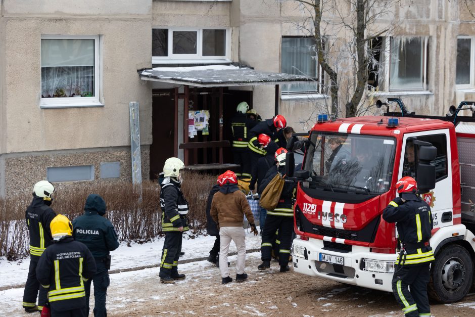 Policija pradėjo ikiteisminį tyrimą dėl gaisro Viršuliškių daugiabutyje