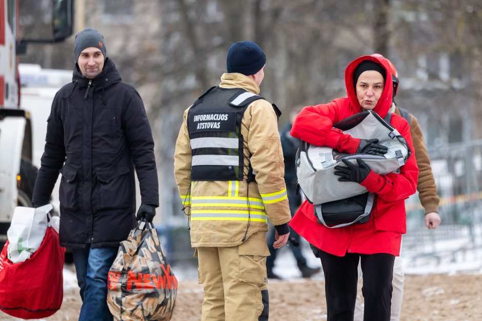 Policija pradėjo ikiteisminį tyrimą dėl gaisro Viršuliškių daugiabutyje