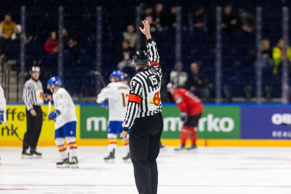 Pasaulio ledo ritulio čempionato starte – pergalė prieš ispanus