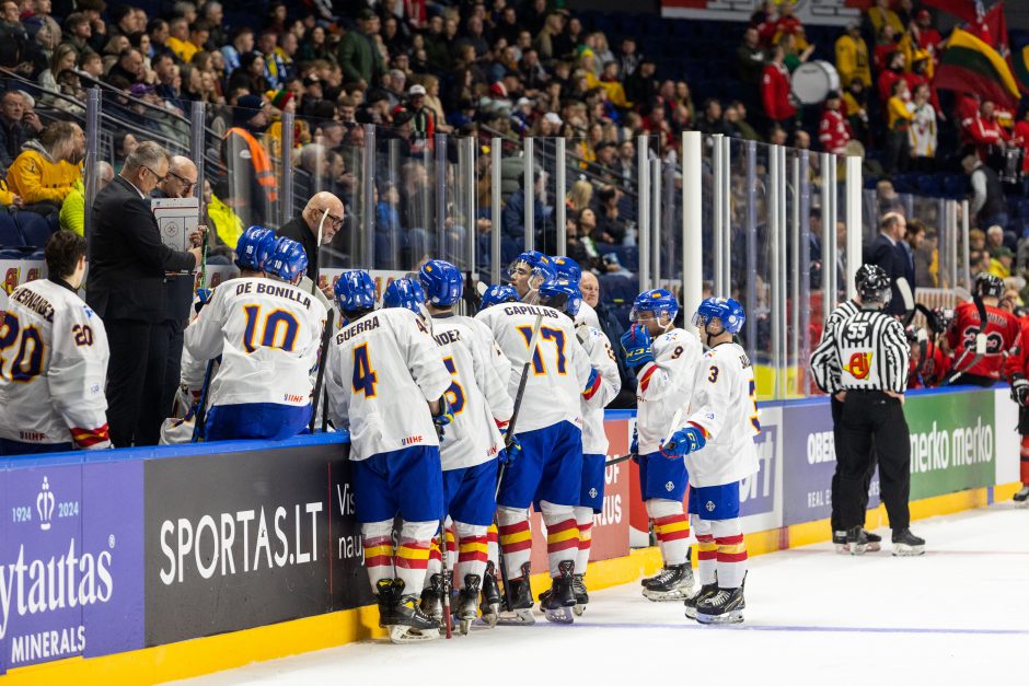 Pasaulio ledo ritulio čempionato starte – pergalė prieš ispanus