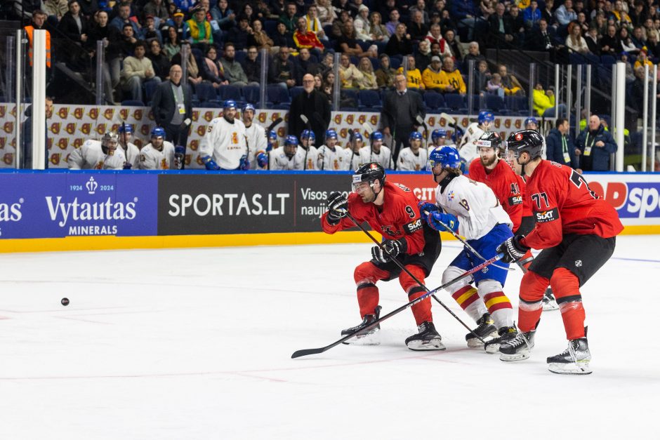 Pasaulio ledo ritulio čempionato starte – pergalė prieš ispanus