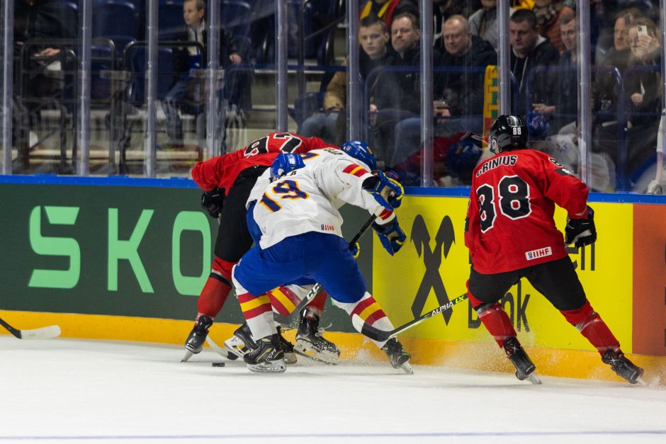 Pasaulio ledo ritulio čempionato starte – pergalė prieš ispanus