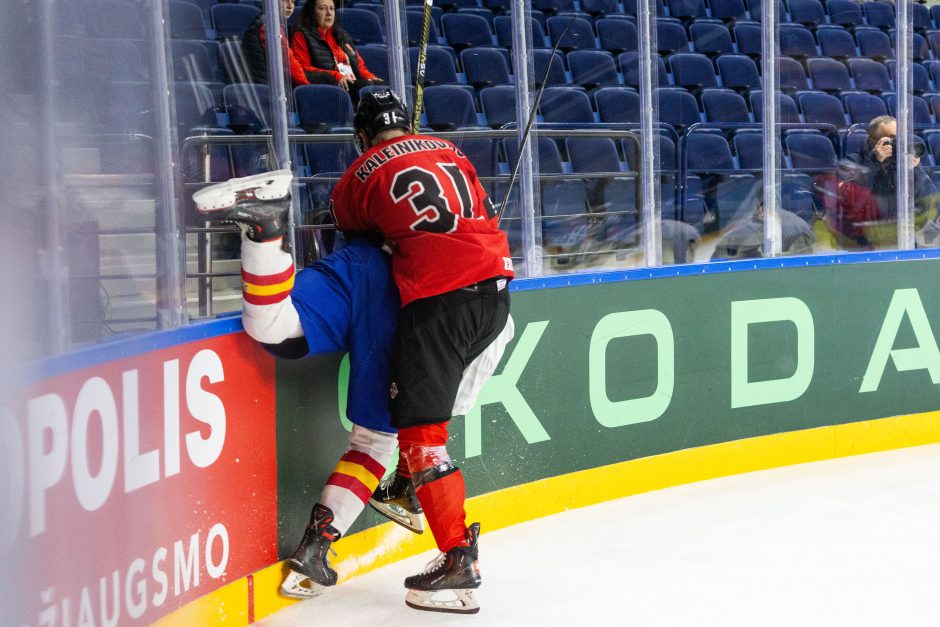 Pasaulio ledo ritulio čempionato starte – pergalė prieš ispanus