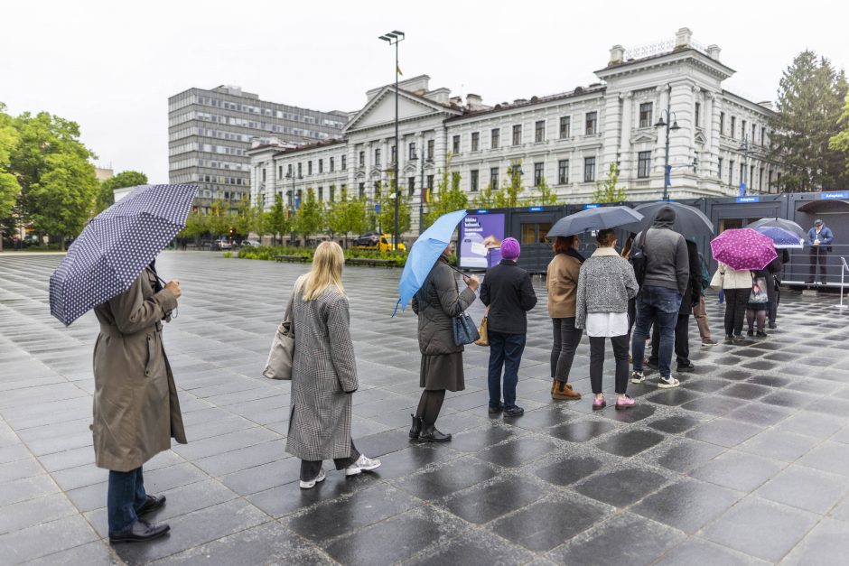 Pirmoji išankstinio balsavimo diena: rinkėjai aktyvesni nei 2019-aisiais