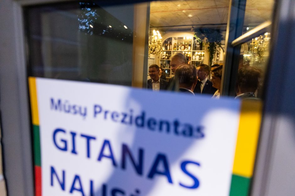 Gyventojams laukiant G. Nausėdos Daukanto aikštėje, prezidentas į Prezidentūrą neatvyks