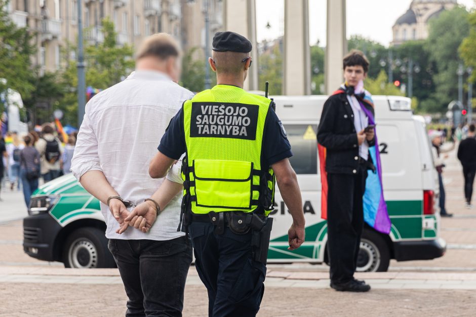 Per LGBTIQ eitynes Vilniuje sulaikyti trys vyrai