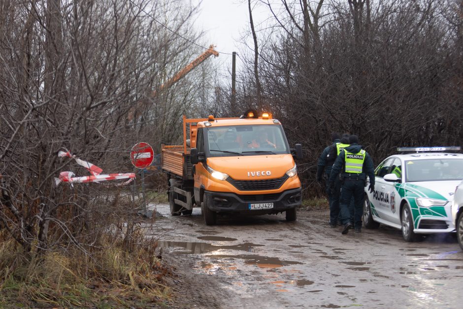 Išvežamos lėktuvo nuolaužos