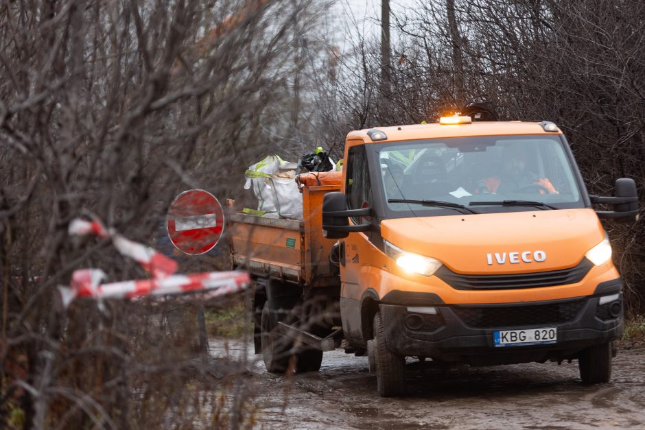 Išvežamos lėktuvo nuolaužos