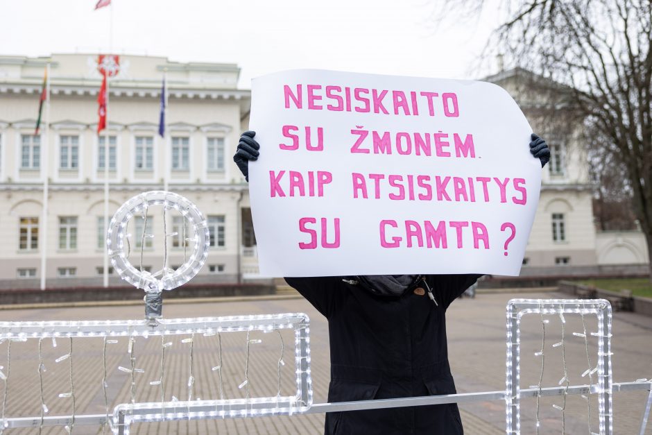 Prie Prezidentūros – protestas dėl Poderskio: „Nesiskaito su žmonėmis, kaip atsiskaitys su gamta?“ 