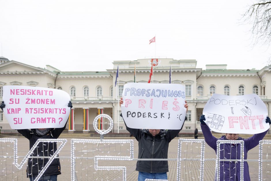 Prie Prezidentūros – protestas dėl Poderskio: „Nesiskaito su žmonėmis, kaip atsiskaitys su gamta?“ 