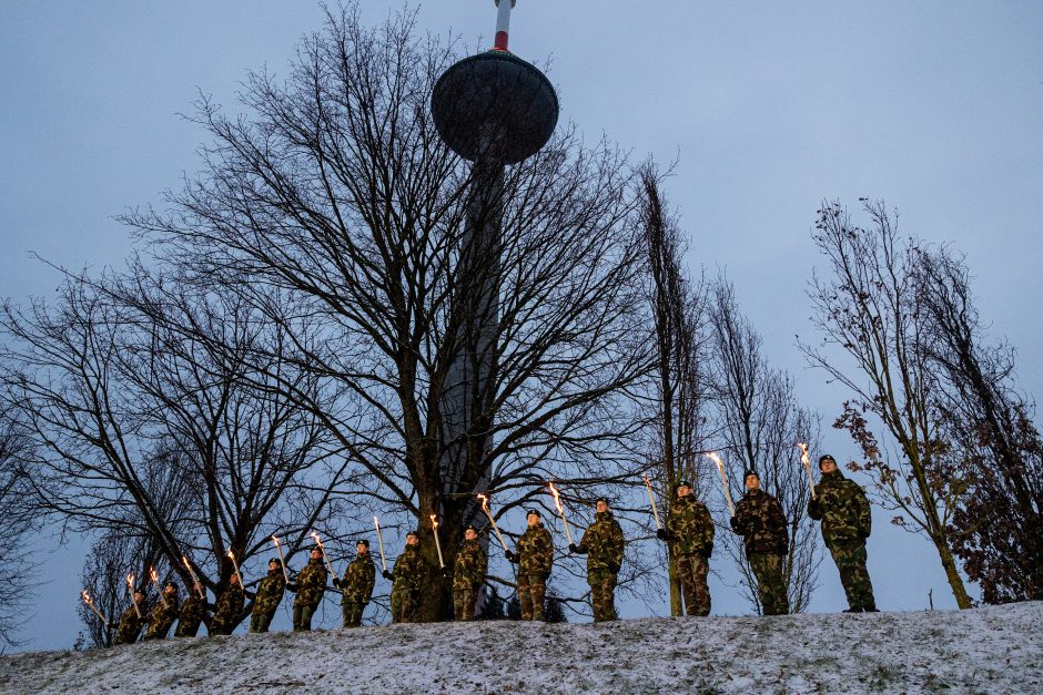 Atminimo laužų uždegimo ceremonija prie Vilniaus televizijos bokšto