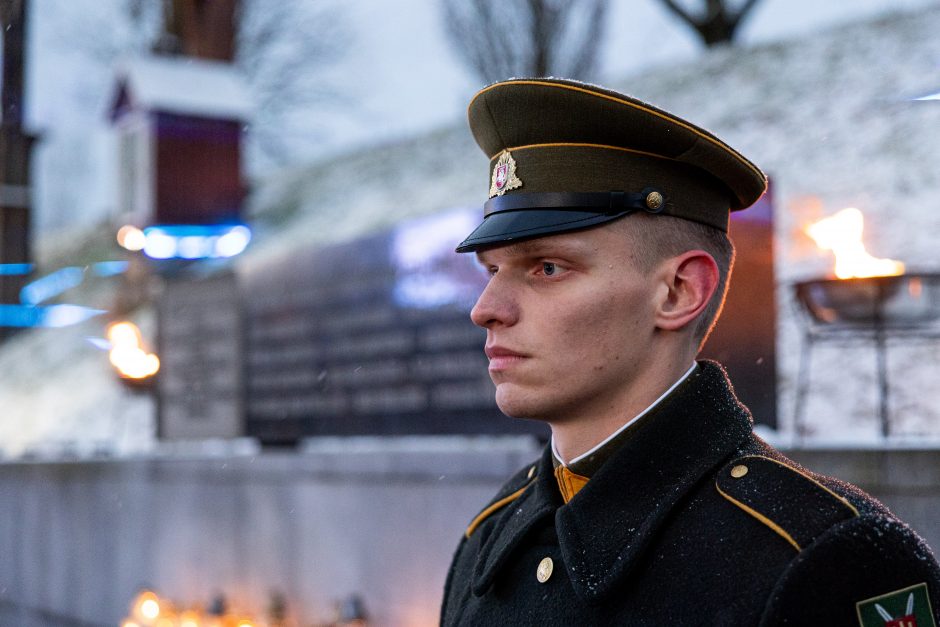 Atminimo laužų uždegimo ceremonija prie Vilniaus televizijos bokšto