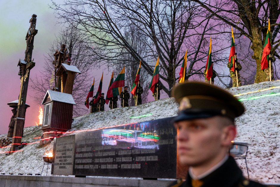 Atminimo laužų uždegimo ceremonija prie Vilniaus televizijos bokšto