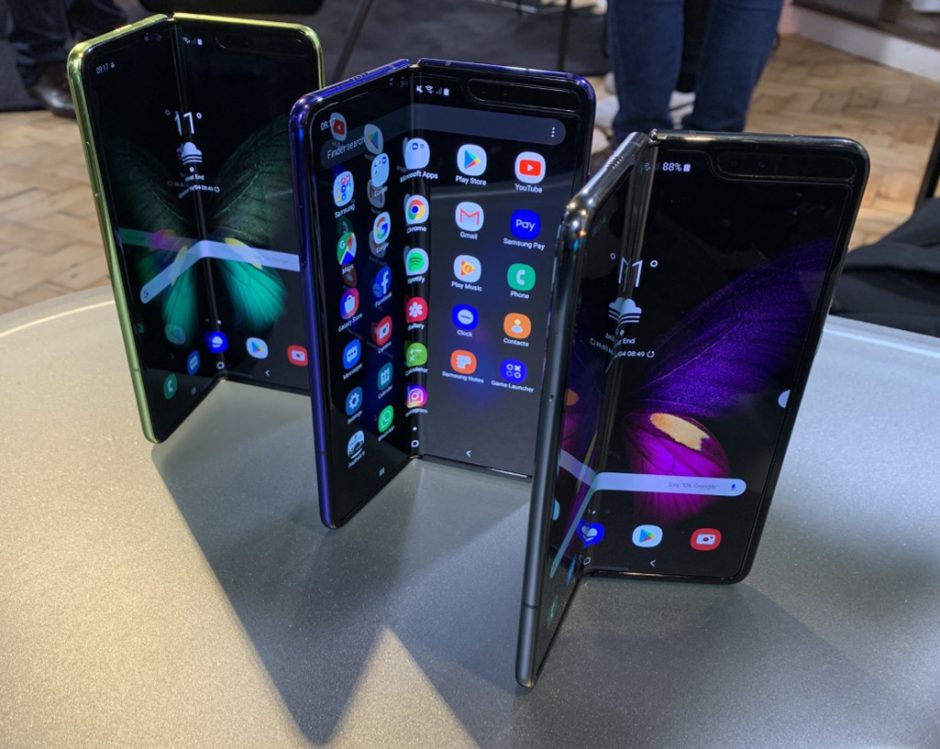 „Samsung“ po ilgų atidėliojimų pradės sulankstomo „Galaxy Fold“ prekybą