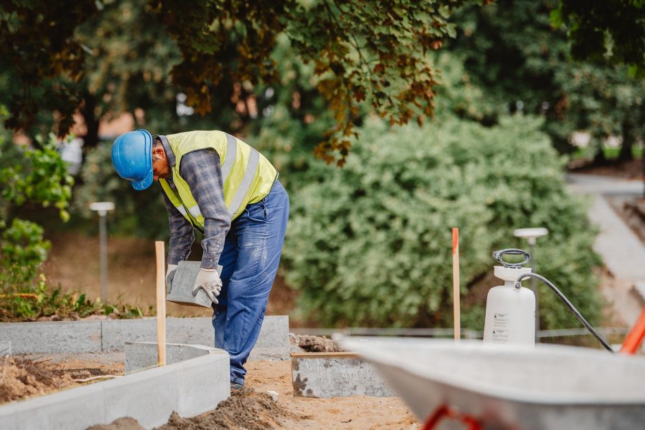 Kaune kuriamos naujos žaliosios erdvės: darbininkai pluša net keliuose parkuose