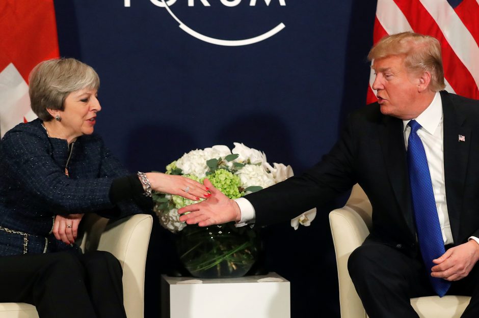 D. Trumpas Davose didžiuojasi santykiais su Th. May