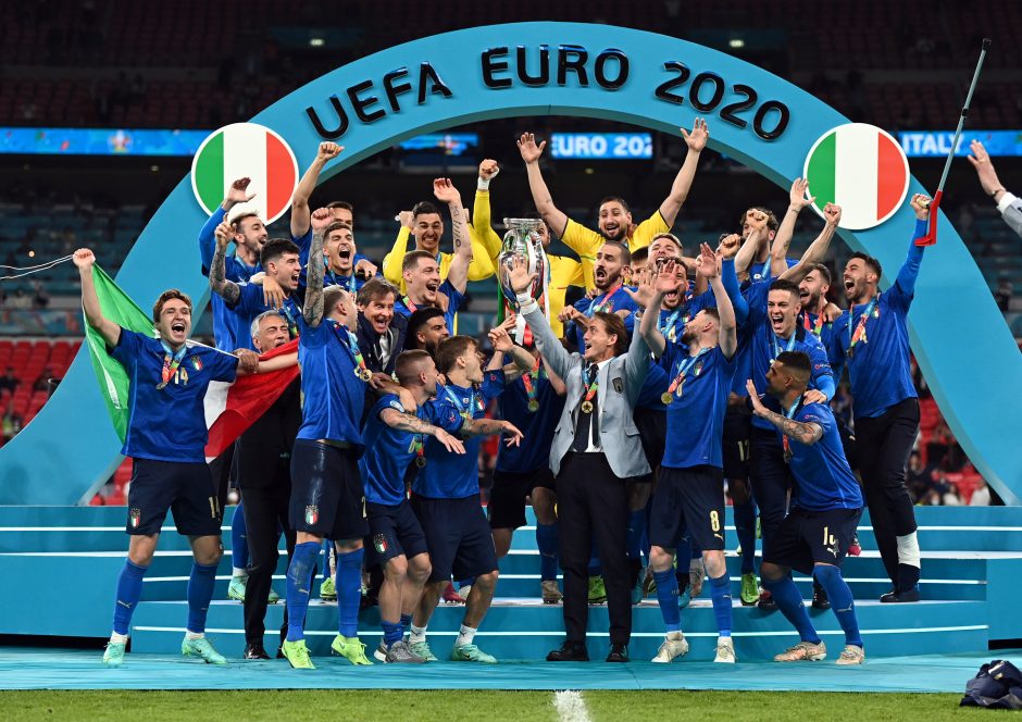 Europos futbolo sostą užėmė italai