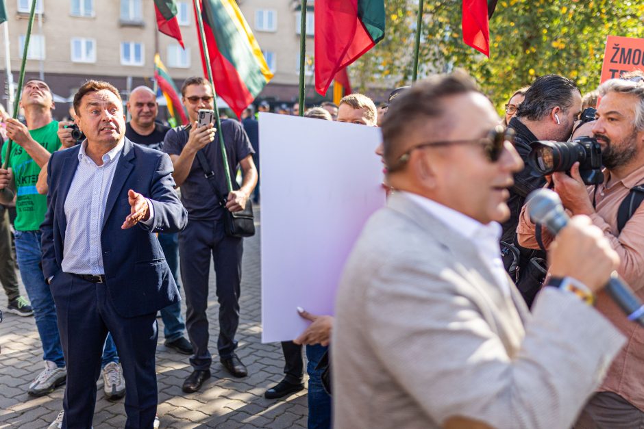 LGBTQ atstovų proteste – ir skambūs pareiškimai: „Geras pedofilas – miręs pedofilas“