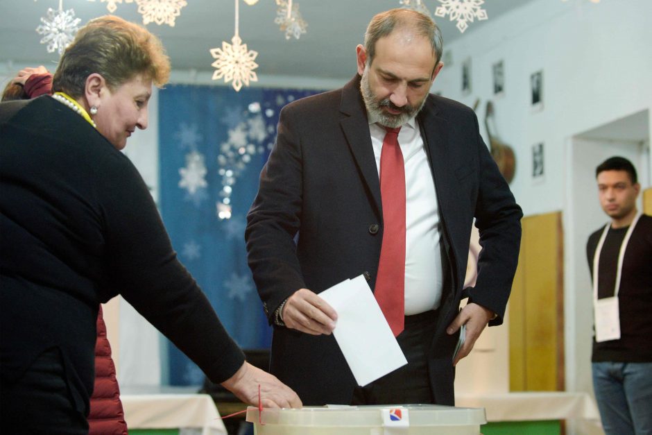 Pirmieji oficialūs rinkimų Armėnijoje rezultatai rodo N. Pašiniano bloko pergalę