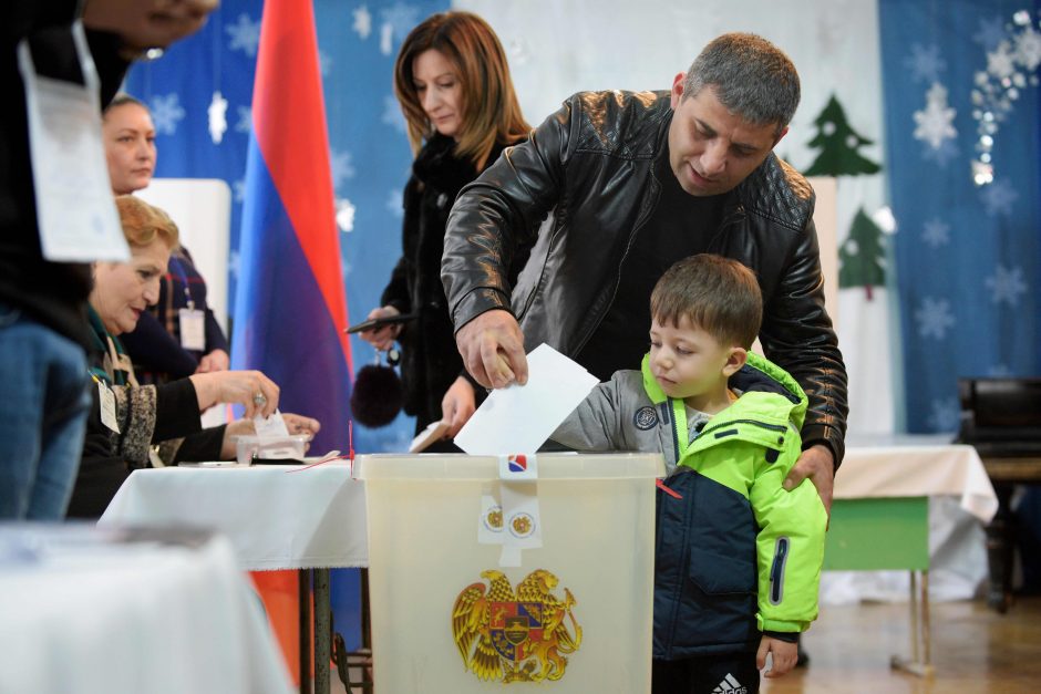 Pirmieji oficialūs rinkimų Armėnijoje rezultatai rodo N. Pašiniano bloko pergalę