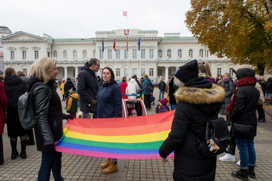 Prie Prezidentūros LGBT bendruomenę palaikė ir žinomi žmonės: žėrė kritiką valstybės vadovui