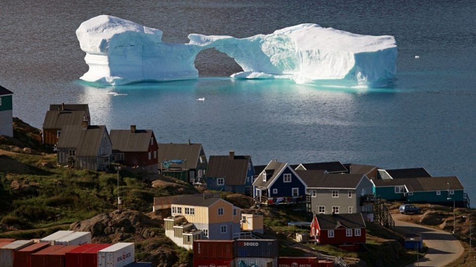 Grenlandija tirpstančius ledynus regi kaip galimybę tapti nepriklausomai