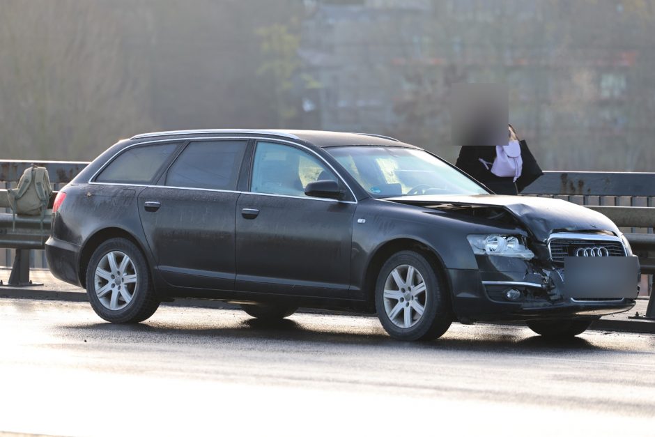 Kauną paralyžiavo avarijos: eismas stovi, kai kurie į darbus eina pėsčiom