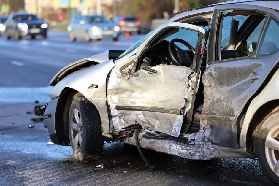 Kauną paralyžiavo avarijos: eismas stovi, kai kurie į darbus eina pėsčiom