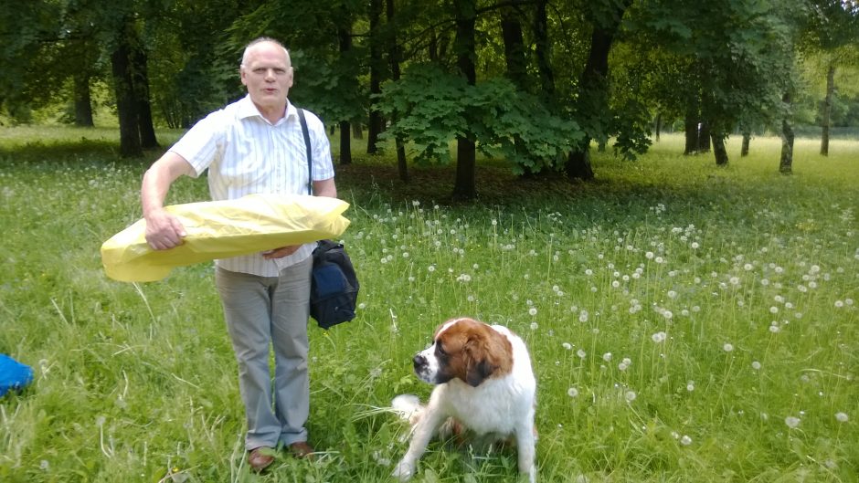 Garsiąją senbernarę Bitę įamžins ir knygoje