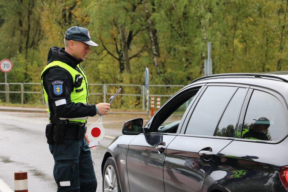 Kauno policijos pareigūnai atkreipė vairuotojų dėmesį į laukinius žvėrelius