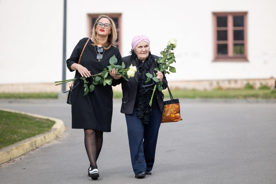 Jautrūs bendražygių prisiminimai apie N. Sadūnaitę: dangun nuėjo Lietuvos sąžinė