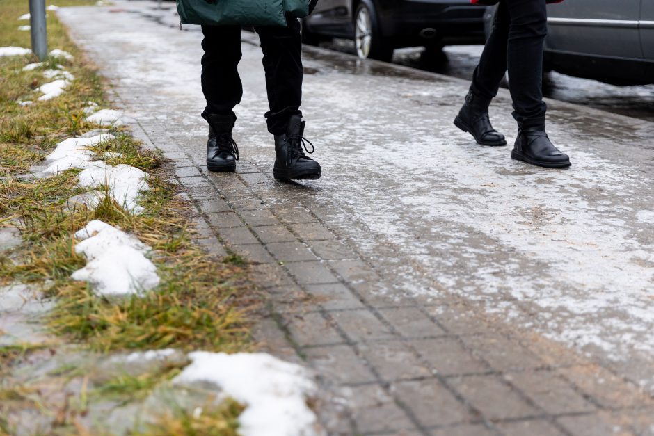 Ligoninėse – dėl plikledžio traumas patyrusių žmonių antplūdis: ribojamos planinės operacijos