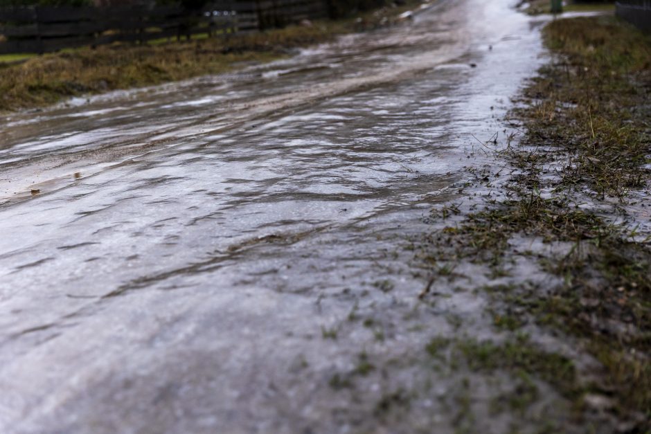 Ligoninėse – dėl plikledžio traumas patyrusių žmonių antplūdis: ribojamos planinės operacijos