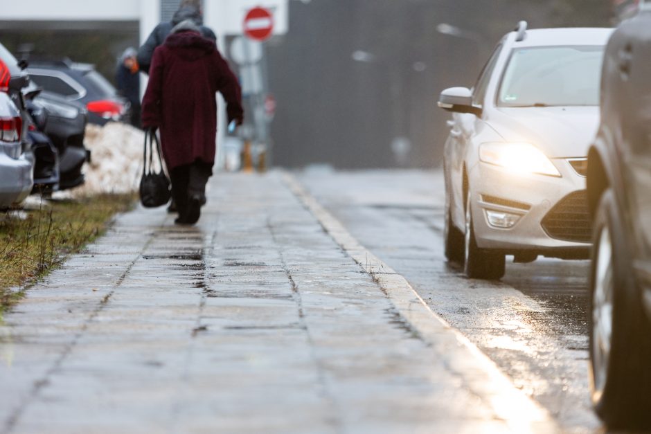 Ligoninėse – dėl plikledžio traumas patyrusių žmonių antplūdis: ribojamos planinės operacijos