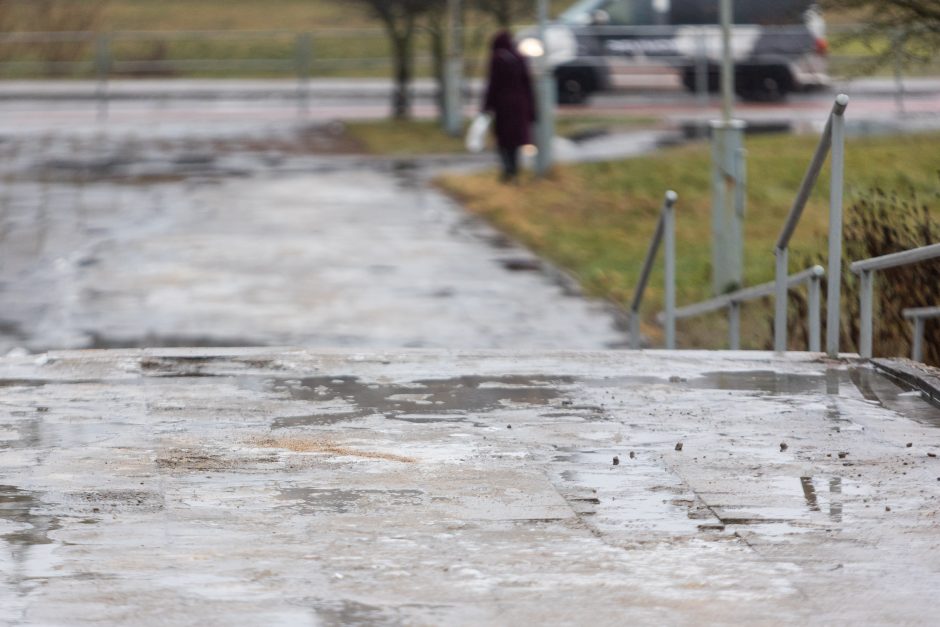 Ligoninėse – dėl plikledžio traumas patyrusių žmonių antplūdis: ribojamos planinės operacijos