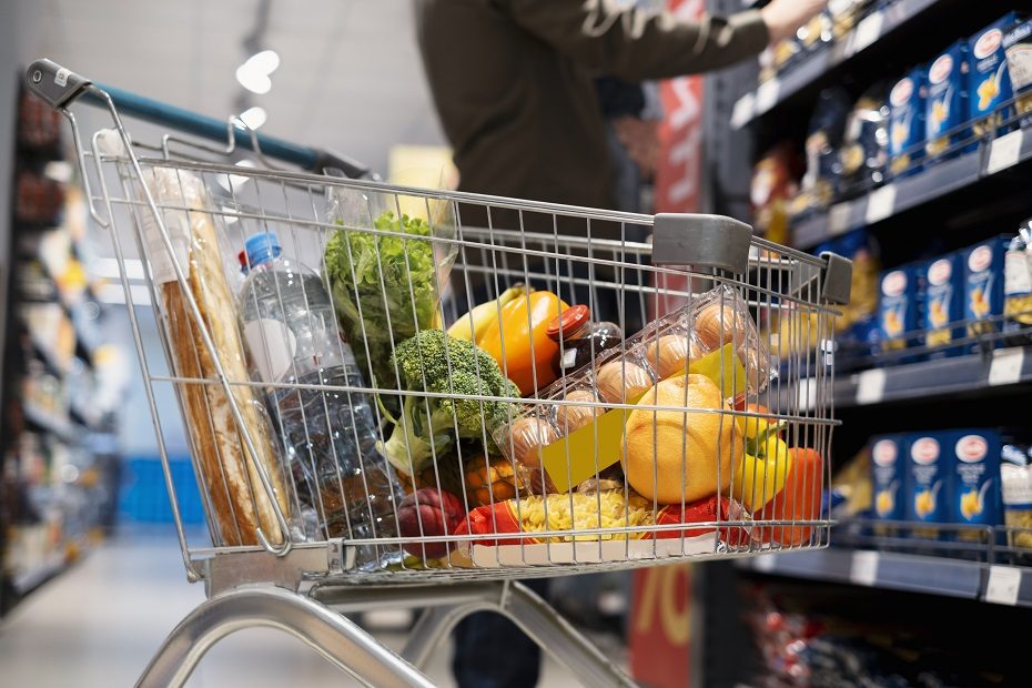 Prekybos centruose padaugėjo vagysčių: neša net ir šunų ėdalą, sviestą ar obuolius   