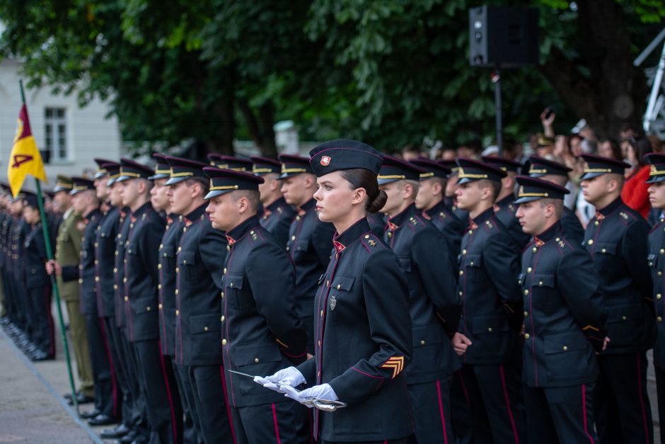 G. Nausėda 76 kariūnams suteikė pirmąjį karininko laipsnį