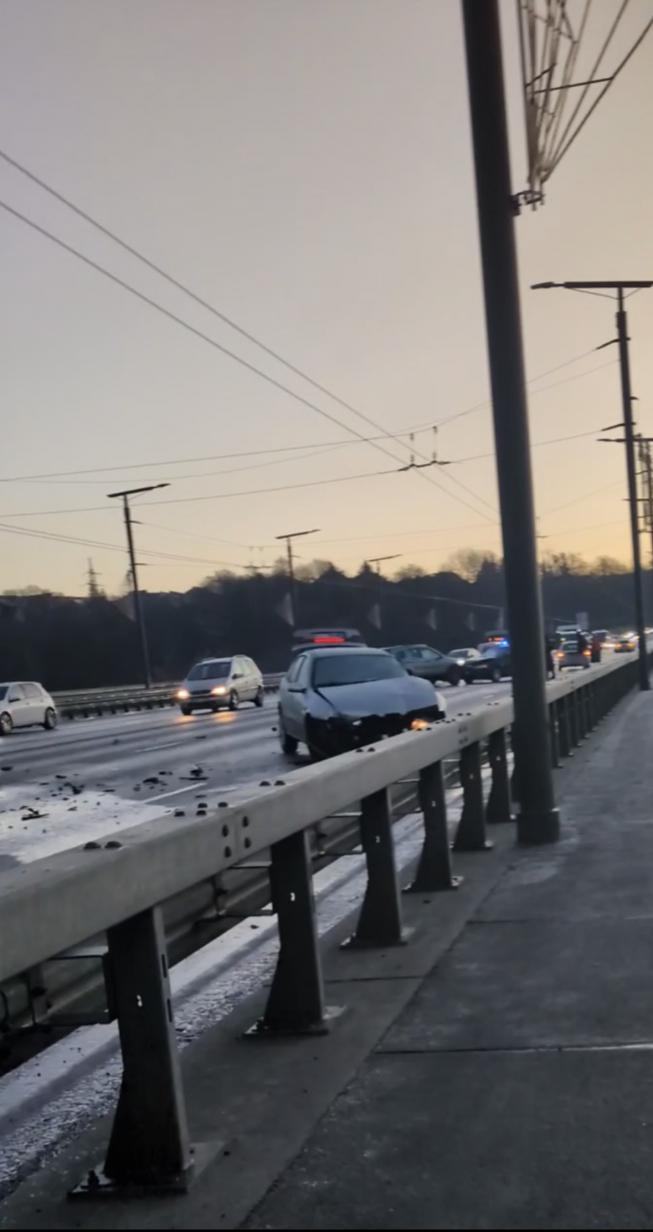 Kauną paralyžiavo avarijos: eismas stovi, kai kurie į darbus eina pėsčiom