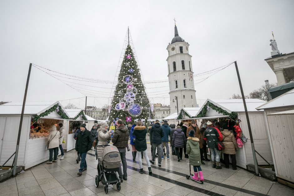 Puošnioji eglė į sostinę atviliojo net šešis Kalėdų Senelius 