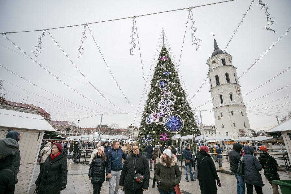 Puošnioji eglė į sostinę atviliojo net šešis Kalėdų Senelius 