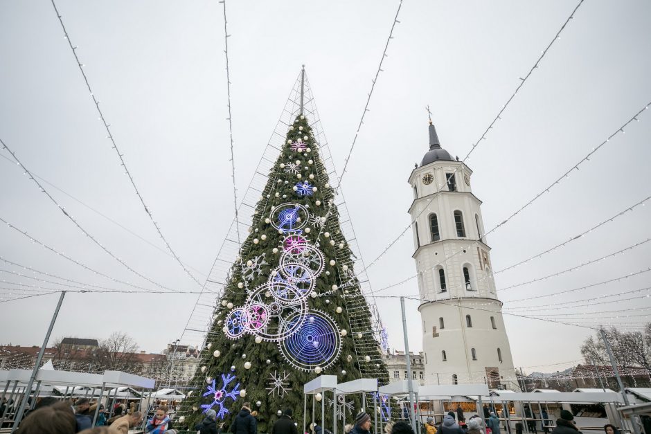 Puošnioji eglė į sostinę atviliojo net šešis Kalėdų Senelius 