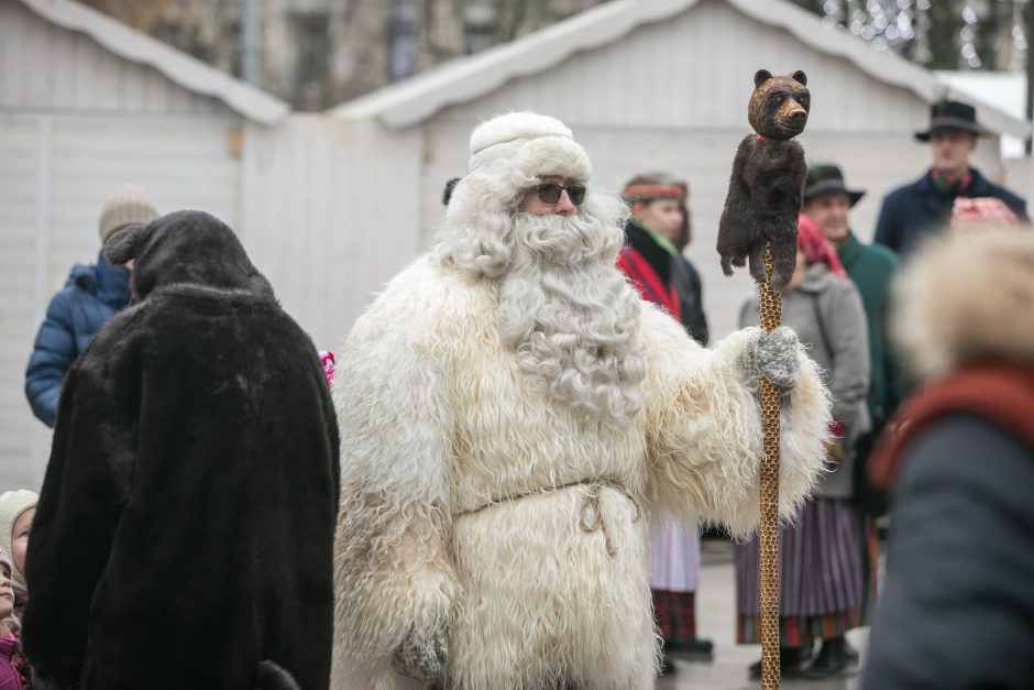 Puošnioji eglė į sostinę atviliojo net šešis Kalėdų Senelius 