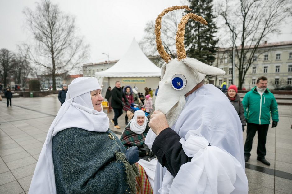 Puošnioji eglė į sostinę atviliojo net šešis Kalėdų Senelius 